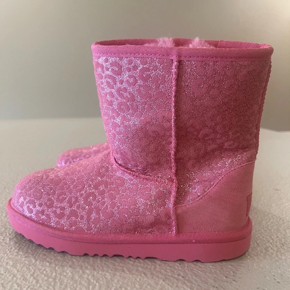 UGG Girls' Classic II Glitter Leopard Print Boots - Little Kid, Big Kid